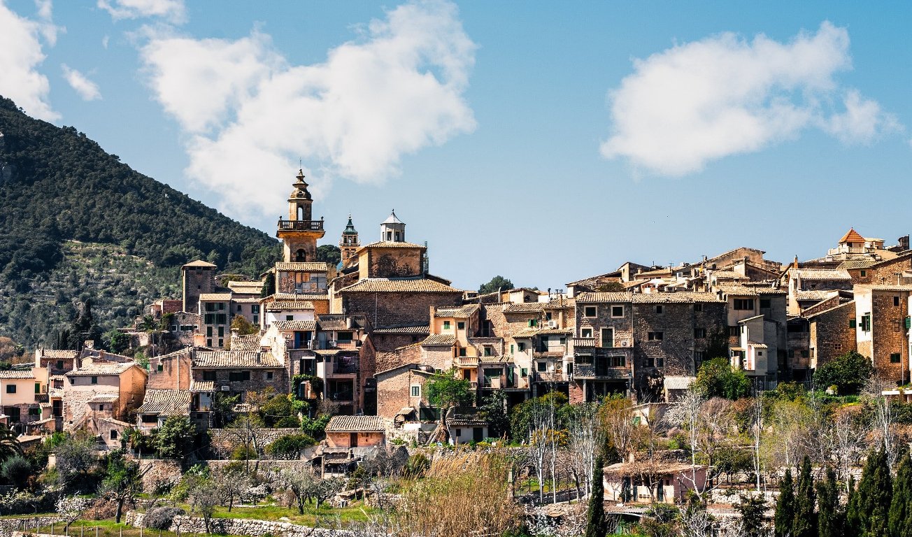 Valldemossa property market view.