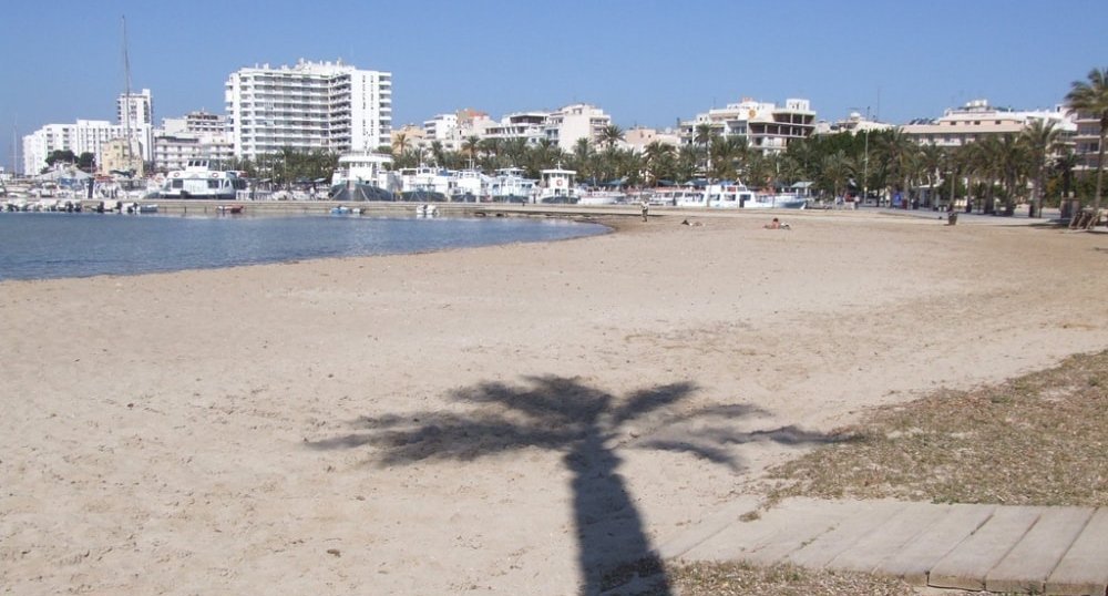 San Antonio de Portmany property market offers apartments with a proximity to the beach.