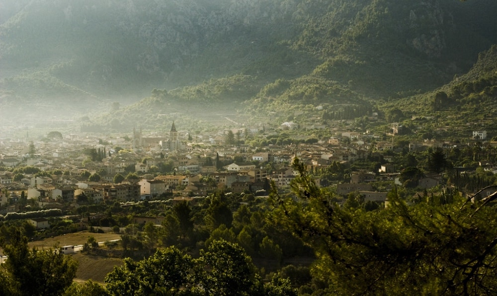 Soller Town property market view.